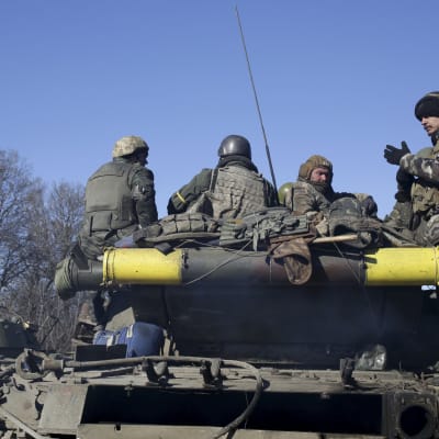 Ukrainska soldater retirerade från den erövrade staden Debaltseve i östra Ukraina den 18 februari 2015.