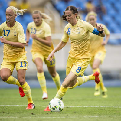 Lotta Schelin och Sveriges damlandslag öppnade OS med seger.