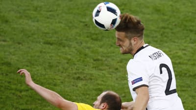 Shkodran Mustafi gör Tysklands första mål i EM-turneringen 2016 i matchen mot Ukraina.