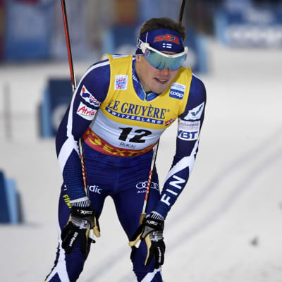 Ari Luusua hiihtokilpailun maalissa.
