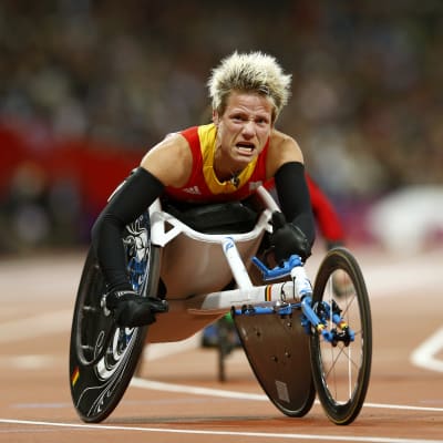 Mariene Vervoort sitter i sin rullstol under paralympiska spelen i London 2012.