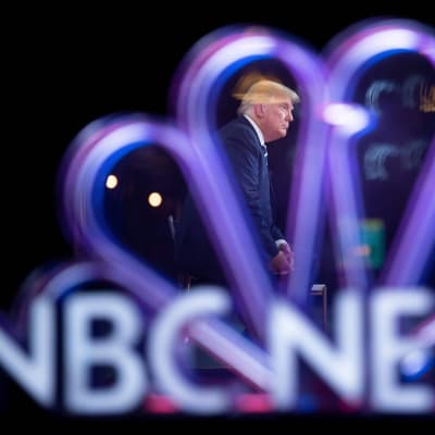 Donald Trump hade åkt till Miami för att delta i NBC:s utfrågning. NBC har fått kritik för beslutet att sända utfrågningen samtidigt som ABC redan hade beslutat att ordna utfrågningen med Joe Biden. 