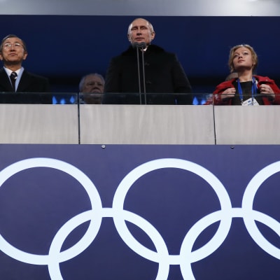 Vladimir Putin håller tal under öppningsceremonin av OS i Sotji 2014.