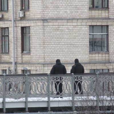 Poliser som patrullerar i Kiev, Ukraina. 
