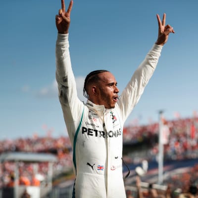 Lewis Hamilton firar.