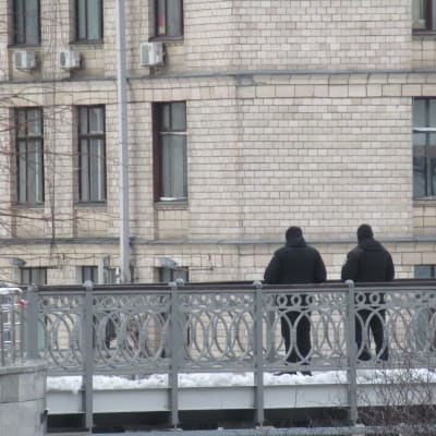 Poliser som patrullerar i Kiev, Ukraina. 