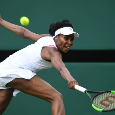 Venus Williams slår bollen
