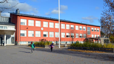 Kvarnbackens skola i Borgå utifrån