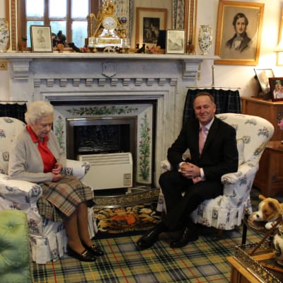 Kuningatar Elisabet perheineen viettää Skotlannin ylämailla aikaa kaukana kaikesta julkisuudesta.