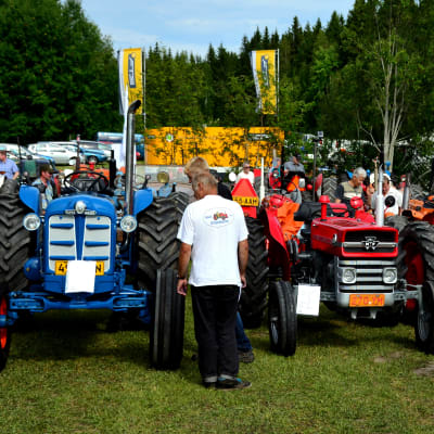 Traktorer på utställning