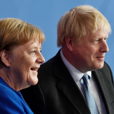 Storbritanniens premiärminister Boris Johnson med Tysklands förbundskansler Angela Merkel under Johnsons besök i Berlin den 21 augusti 2019.