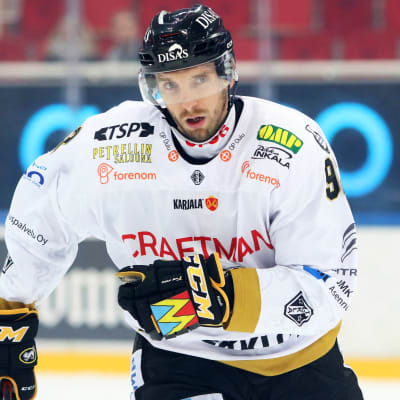 Oskar Osala, ishockeyspelare