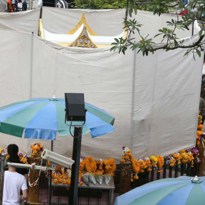 Skadad hinduhelgedom i Bangkok restaureras