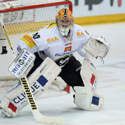 Jussi Rynnäs vaktar Kärpät-målet.