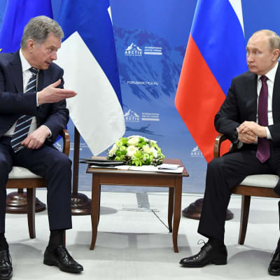 Sauli Niinistö och Vladimir Putin i St. Petersburg april 2019.
