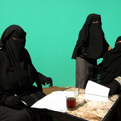 Kvinnor iförda niqab.