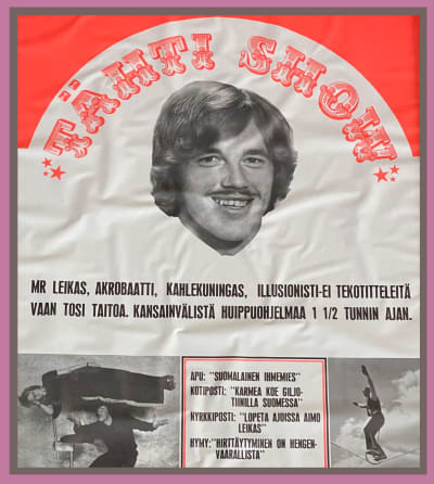Taikuri Aimo Leikaksen mainosjuliste, jossa hymyilevä Leikas ja pään ympärillä teksti Tähti show, alempana nuoralla pyöräilijä ja leijuntanäytös.