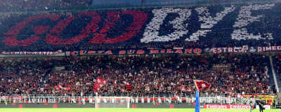 AC Milan-fans tifo med texten "Godbye", som en hyllning till Zlatan Ibrahimovic.