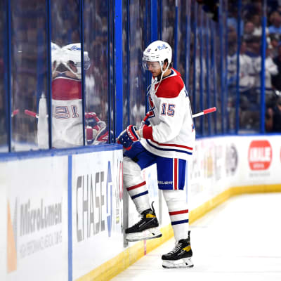 Jesperi Kotkaniemi joutuu jäähyaitioon NHL:n finaalisarjassa