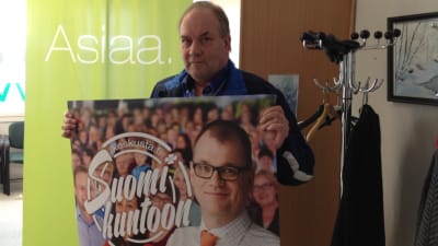 Peter Albäck är nöjd med Centerns partiledare Juha Sipilä.