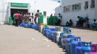 Kö för flytgas i Harare i Zimbabwe.