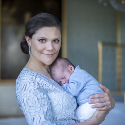Kronprinsessan Victoria och prins Oscar.