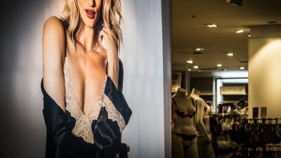 Modereklam i damaffär