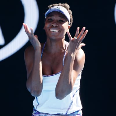 Venus Williams möter lillasyster Serena i sin första Grand Slamfinal på åtta år.