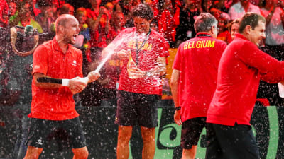 Belgarna firar efter att de säkrat finalplatsen i Davis Cup.