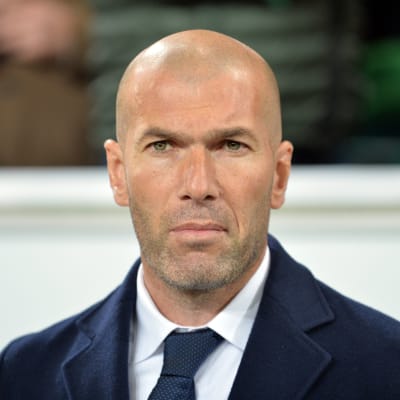 Allvarliga miner för Zinedine Zidane i Wolfsburg.