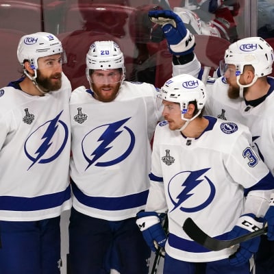 Tampa Bay juhlii maaliaan. 