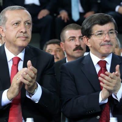 Turkiets president Recep Tayyip Erdoğan och premiärminister Ahmet Davutoğlu.