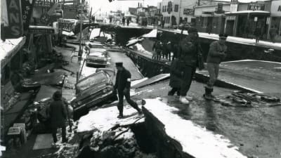 Ett foto taget efter långfredagsskalvet i Alaska år 1964.