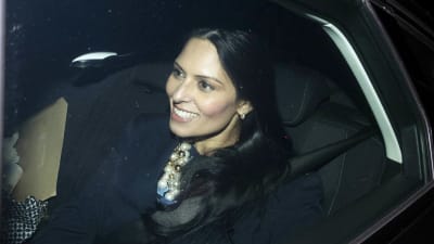 Priti Patel lämnade 10 Downing Street via en bakport på onsdag kväll. 