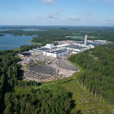 Prysmia groupin havainnekuva Kirkkonummen Pikkalan tehdasalueesta ilmasta käsin.