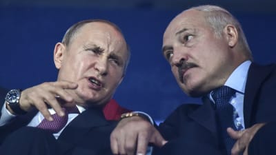 Rysslands president Vladimir Putin och hans belarusiske kollega Alexander Lukasjenko på en arkivbild från den 30 juni 2019.