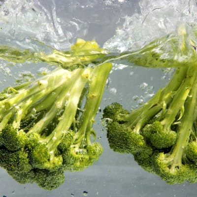 Broccoli i vatten.