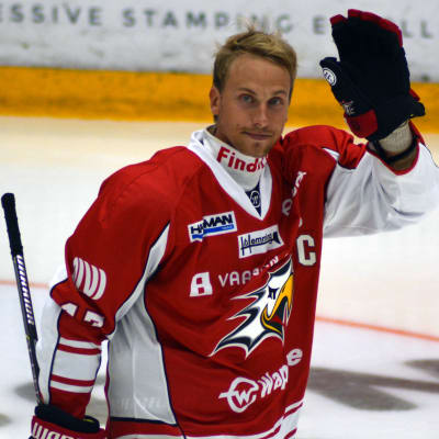 Erik Riska spelar ishockey i Vasa Sport.