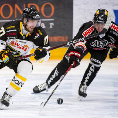 Teemu Turunen spelar ishockey.