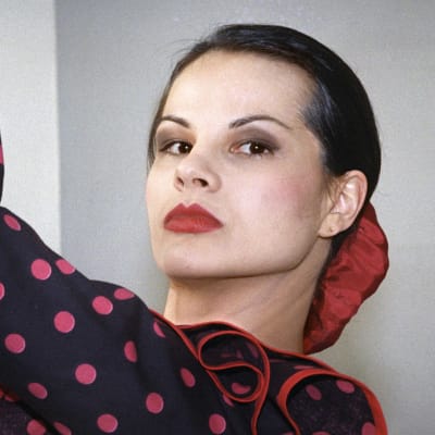 Näyttelijä Niina Nurminen Ilman kavaluutta -tv-sarjassa (1996).