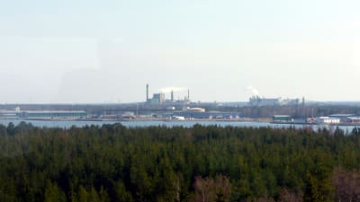 Massafabrikerna i Kaskö - Metsäbotnia till vänster, M-Real til höger.