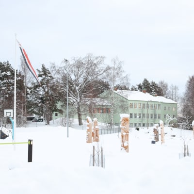 Keski-Suomen lippu liehuu Kivijärvellä.