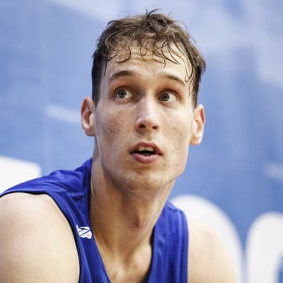 Mikael Jantunen har tränat med basketlandslaget i Lojo.
