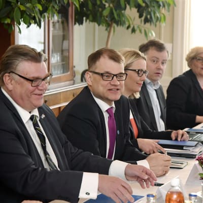 Statsminister Juha Sipilä, utrikesminister Timo Soini på Villa Bjälbo 24.4.2017.