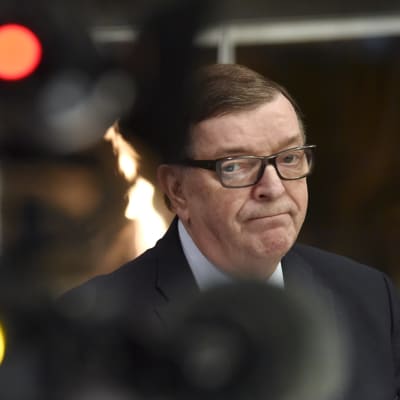 Paavo Väyrynen mötte pressen den 25 april 2018 och meddelade att han återvänder till riksdagen.