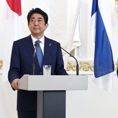 Japans premiärminister Shinzo Abe och president Sauli Niinistö.