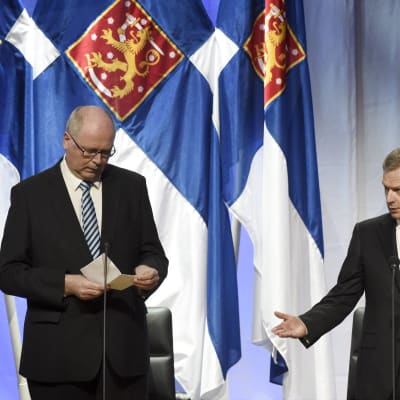 Riksdagens talman Eero Heinäluoma och president Sauli Niinistö i samband med riksdagens avslutning i Finlandiahuset