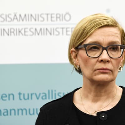 Inrikesminister Paula Risikko höll presskonferens efter terrorattentatet Stockholm den 7 april 2017.