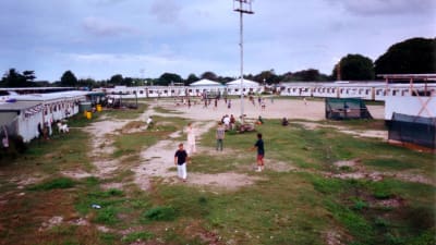 Flyktingläger på ön Nauru 2003.