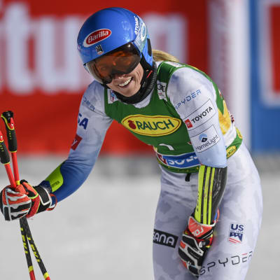 Mikaela Shiffrin laski kauden avauskilpailun voittiin Söldenissä.